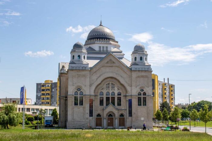 Synagóga v Lučenci ako klenot architektúry: Pozrite sa na najväčší židovský chrám na Slovensku