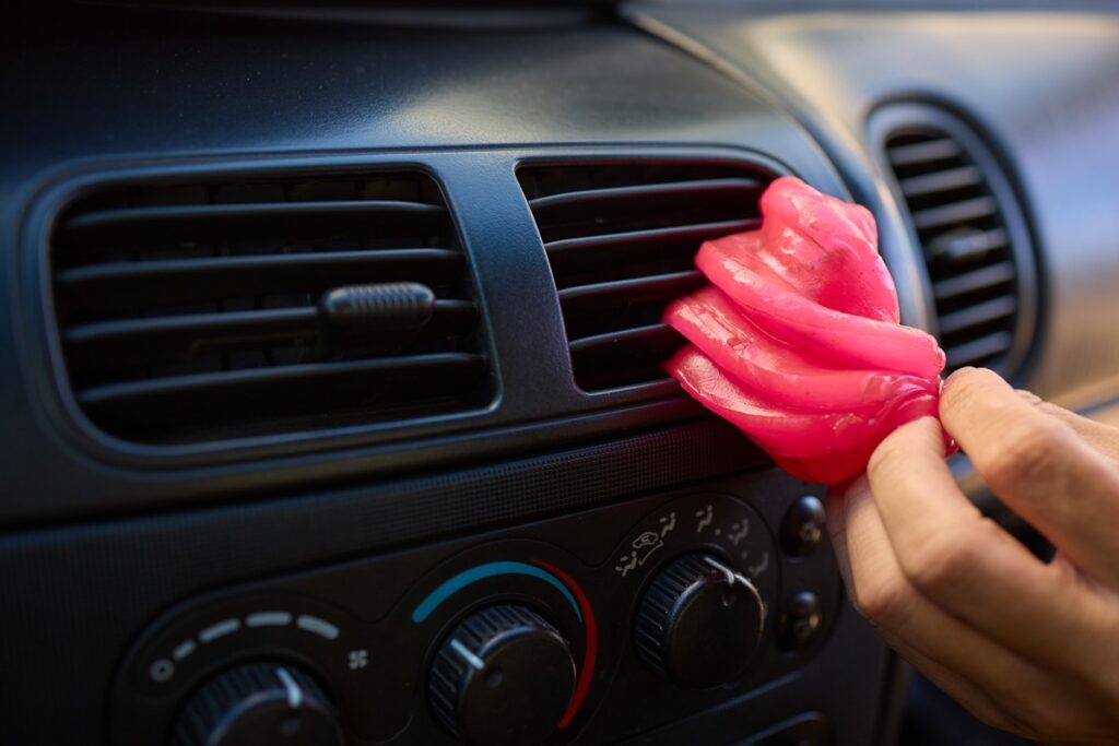 Špeciálny čistiaci gél na interiér auta