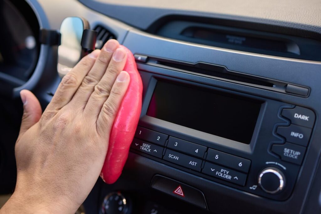 Špeciálny čistiaci gél na interiér auta