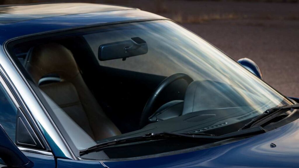 čisté čelné sklo