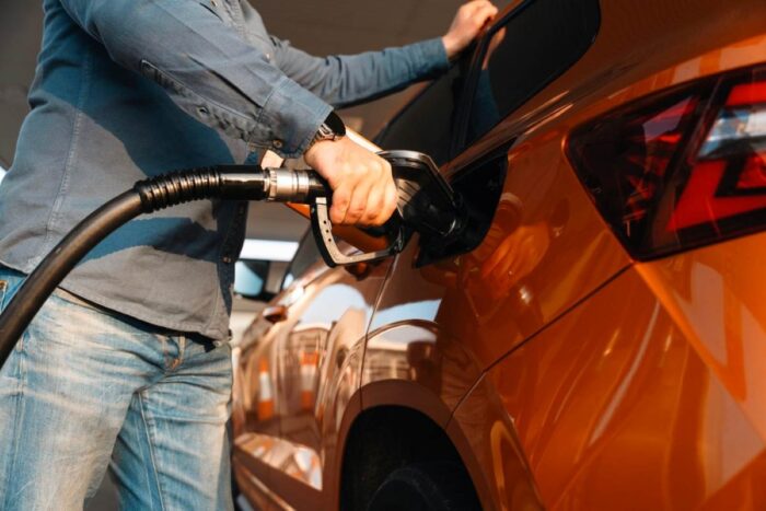 Statická elektrina na čerpacej stanici: Pozrite sa na trik, ktorý zabráni výbuchu pri tankovaní