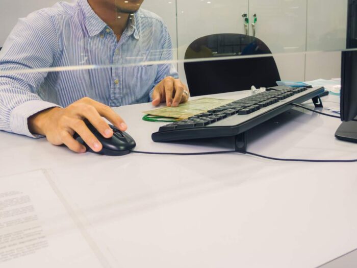 Nová daň z registrácie vozidiel od apríla: Štát si posvieti na výkonné autá, zaplatíte o stovky viac