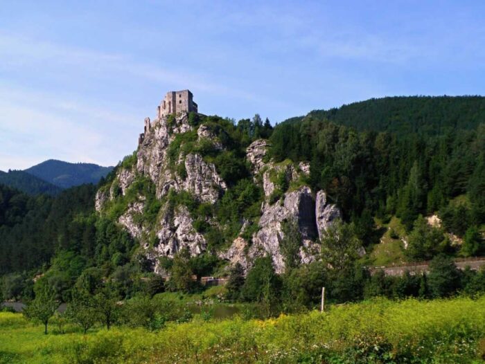 Hrad Strečno ako strážca Považia: Pozrite sa na majestátnu pevnosť, ktorú na Slovensku musíte navštíviť