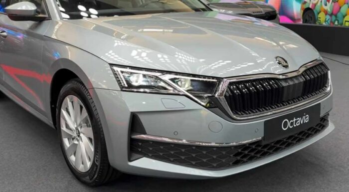 Škoda Octavia facelift 2026 odhalená: ChatGPT v aute, PHEV a ceny pre Slovensko