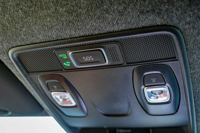 Automatické volanie pomoci v nových autách: Systém, ktorý vám môže zachrániť život