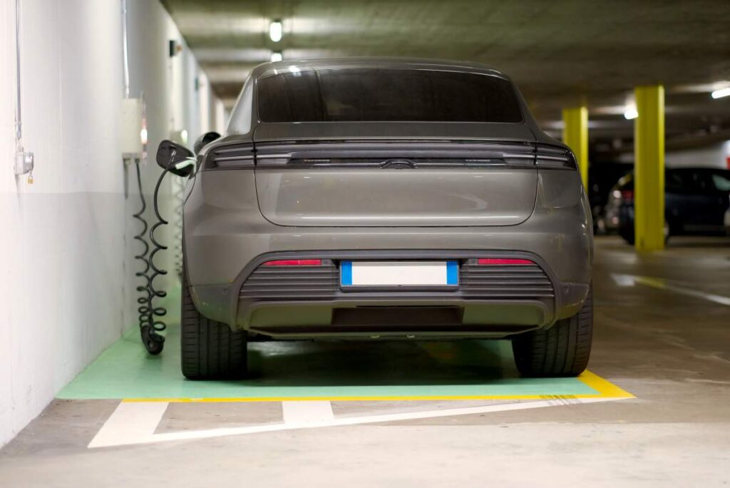 nabíjanie v podzemnej garáži
