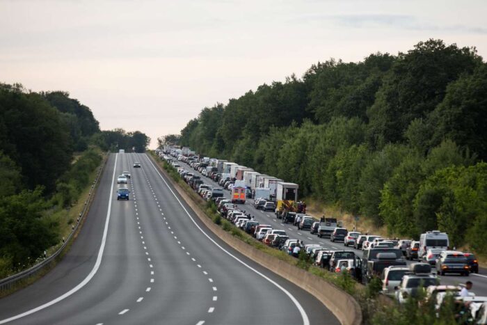 Nevytvorili ste záchranársku uličku v Rakúsku? Rakúska polícia vyberá pokuty na mieste bez výnimky