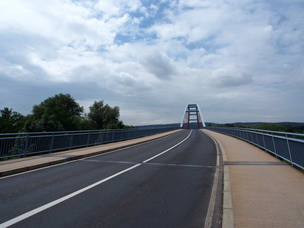 Záber z kamery úsekového merania na rakúskej A13 pri moste Luegbrücke