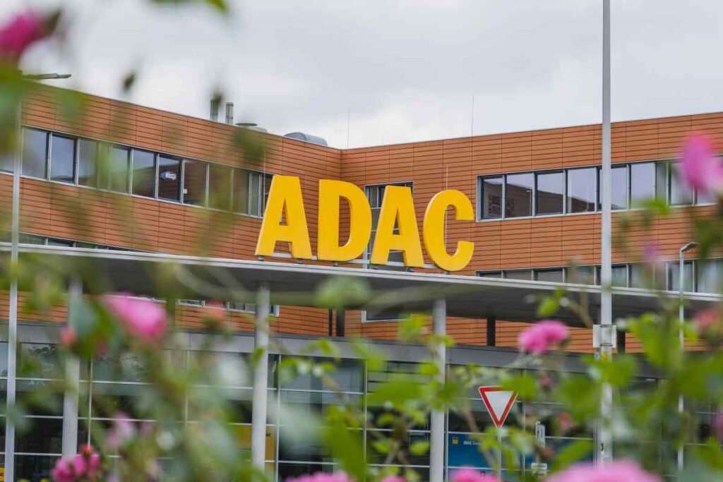 ADAC 2026: elektromobily majú 2× menej porúch. BMW i3 víťaz, Toyota C-HR prepadla. Čo to znamená pre slovenských vodičov?