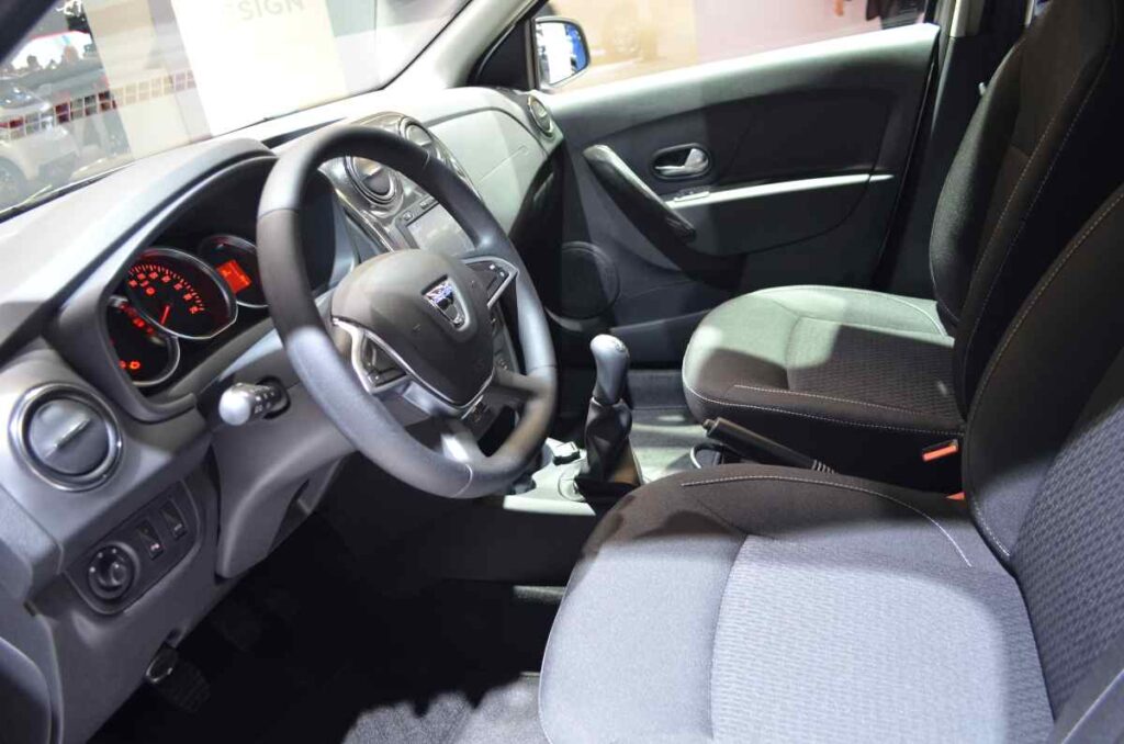 dacia interier