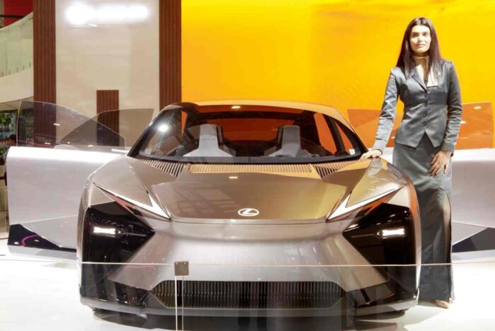Toyota ruší Lexus LF-ZC: Prečo sa Japonci takticky sťahujú z európskej EV ofenzívy?