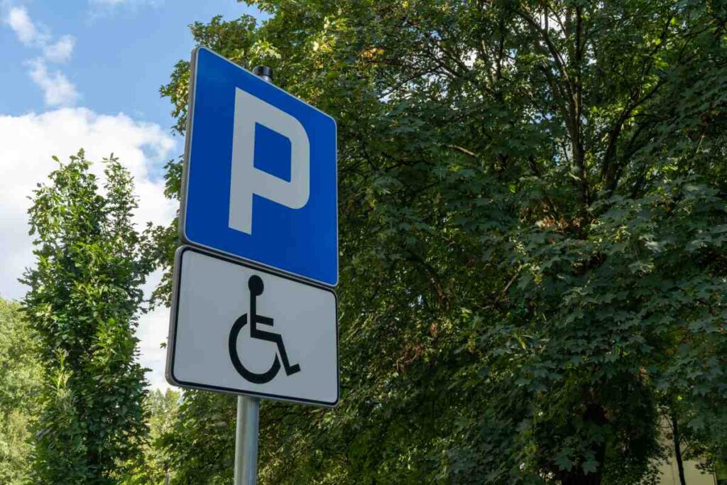 Symbol parkovacieho miesta pre osoby so zdravotným postihnutím