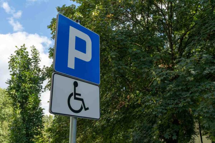 Zákon o parkovacom mieste pre invalida: Kedy môžeš stáť a kedy dostaneš pokutu 150 eur
