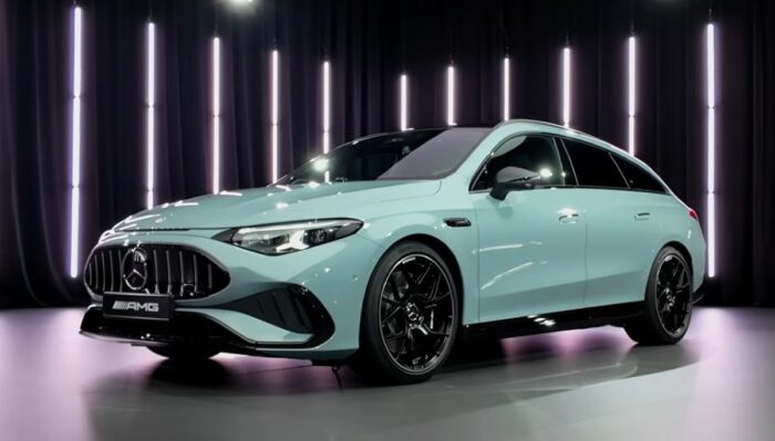 Mercedes-AMG CLA 45 (2026) šokuje svet: Legendárny štvorvalec končí, nahradia ho tri elektromotory s brutálnym výkonom