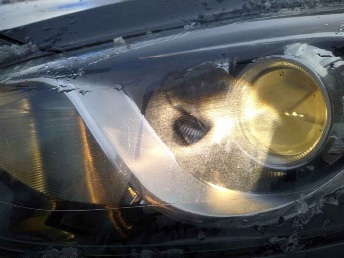 Prečo moderné LED svetlomety slepnú už po 3 rokoch: Výmena ťa vyjde drahšie ako generálka motora