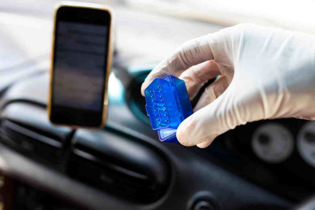 Pripojenie diagnostického zariadenia k OBD portu auta
