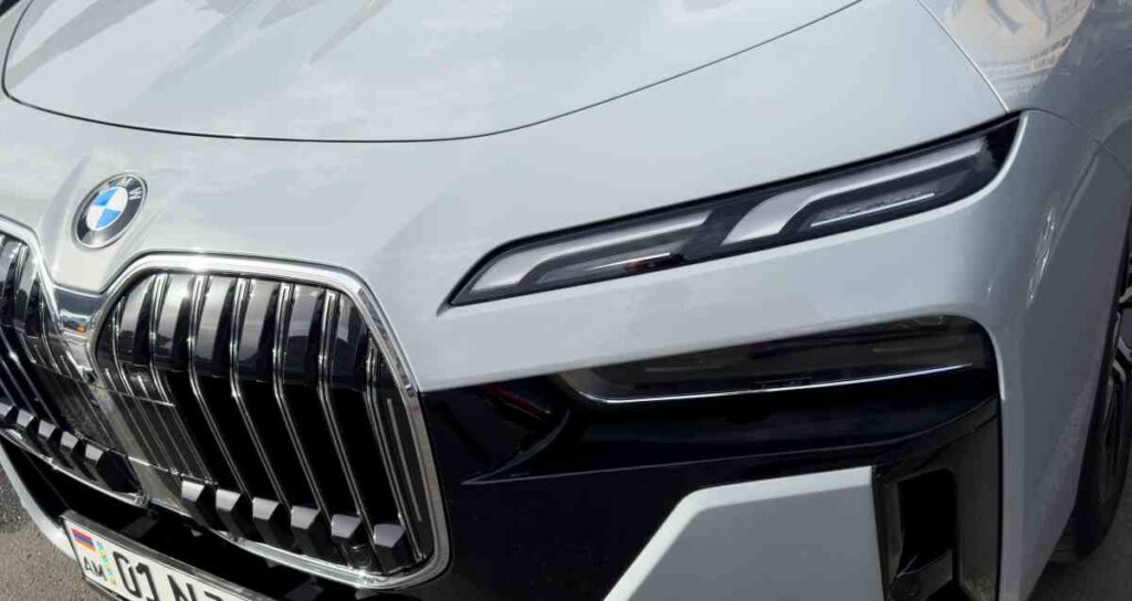 BMW i7