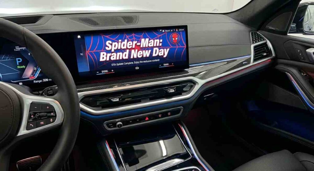 Infotainment BMW zobrazil po OTA aktualizácii banner spojený s filmom Spider-Man: Brand New Day.