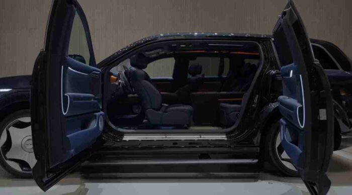 Genesis GV90 prichádza s vyhrievanou drevenou podlahou: Luxusné elektrické SUV chce poraziť Rolls-Royce
