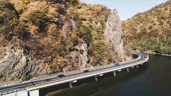 Rumunská diaľnica cez Karpaty naberá meškanie: Tunelové úseky predĺžia cestu do Bukurešti o ďalšie roky